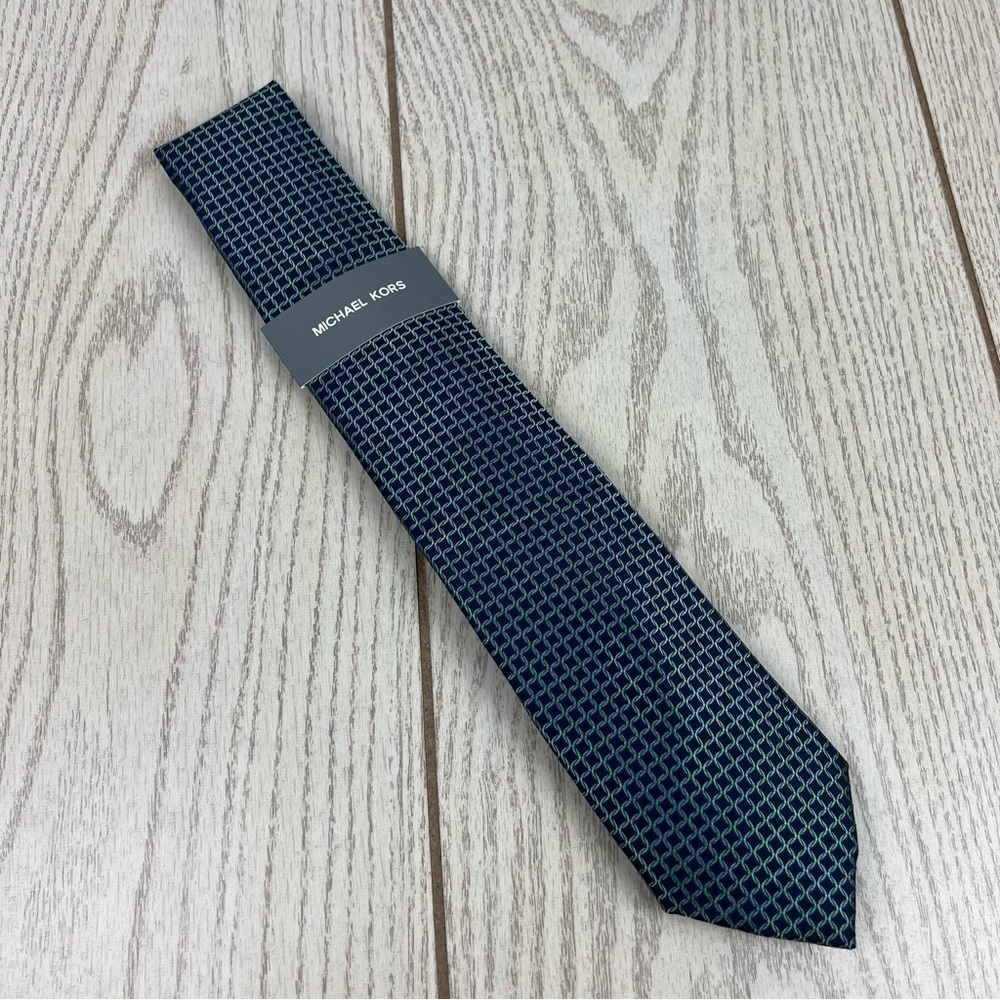 618 - Michael Kors Linked Neat Tie Green 300 2MKC24-1023 Silk Blend $69.50